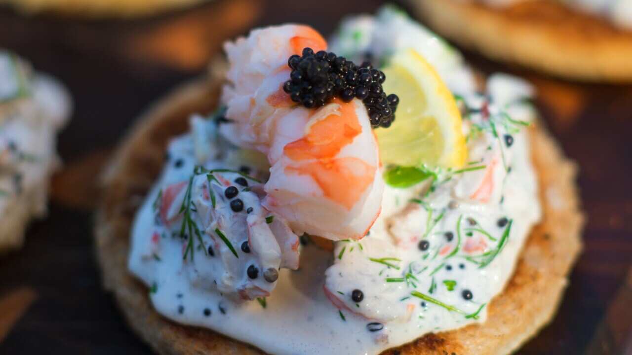 Prawn and caviar on toast (toast skagen)