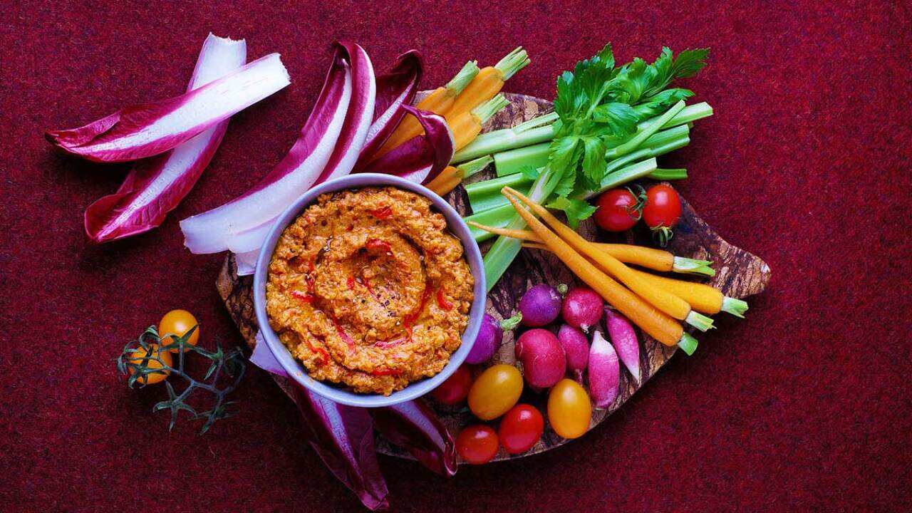 Walnut and capsicum dip