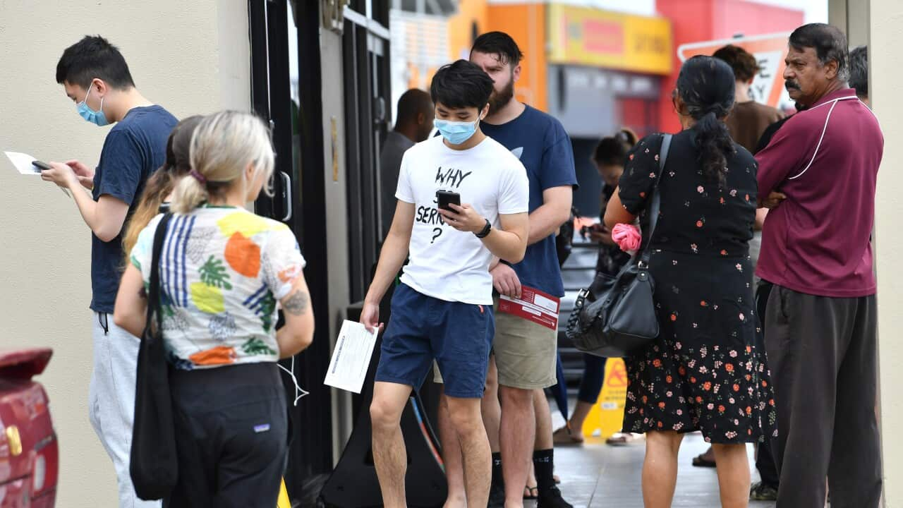 Voters at the Indooroopilly pre-polling booth in Brisbane. (file)