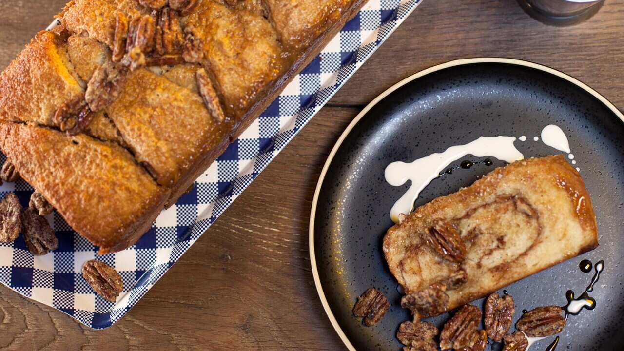 Pull-apart praline bread