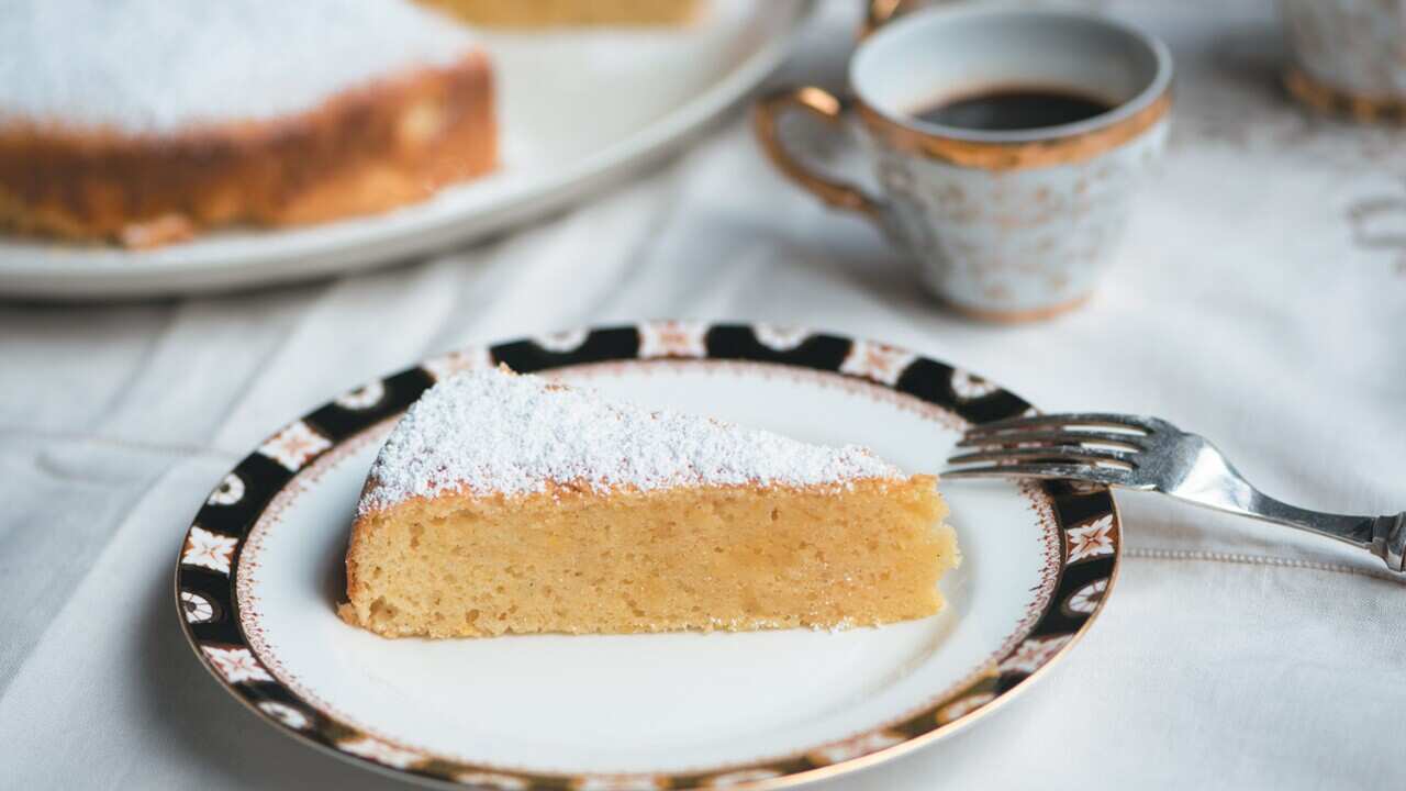 Flourless almond-lemon cake