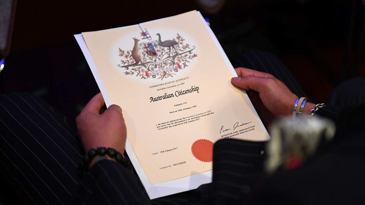 Melbourne Greek in ‘state of uncertainty’ while not given online option for citizenship ceremony 