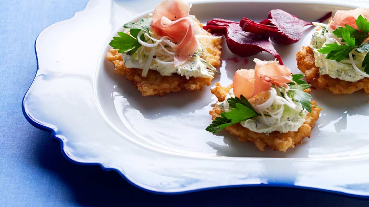 Rice cakes with pickled beetroot