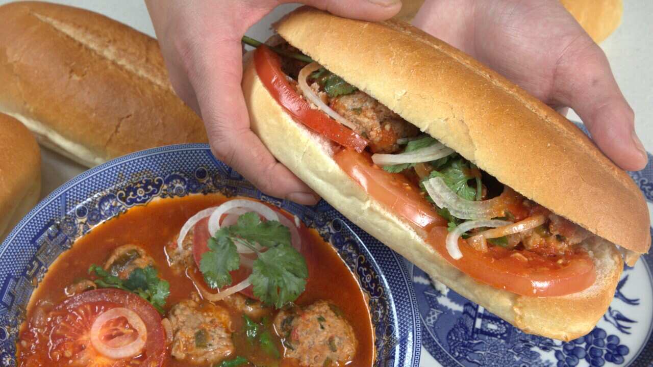 Vietnamese meatball rolls bánh mì xíu mại 