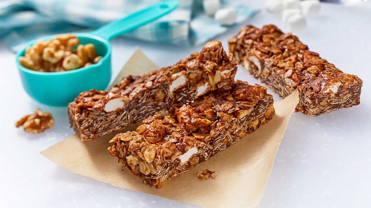 Rocky road granola bars