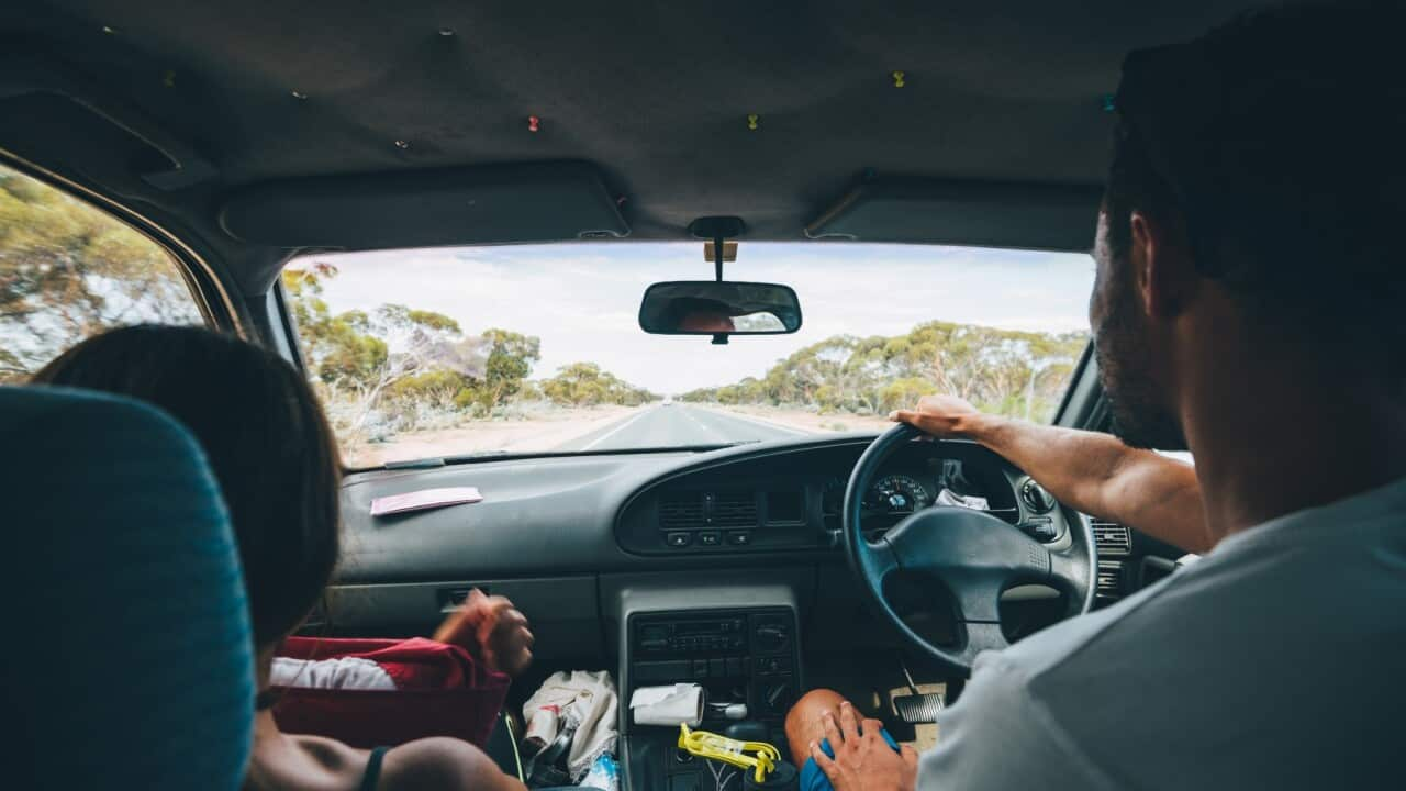 Backpackers on a roadtrip through the Nullarbor Plain in Western Australia