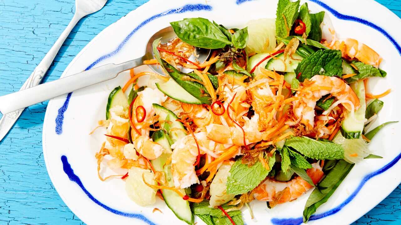 Prawn and pomelo salad