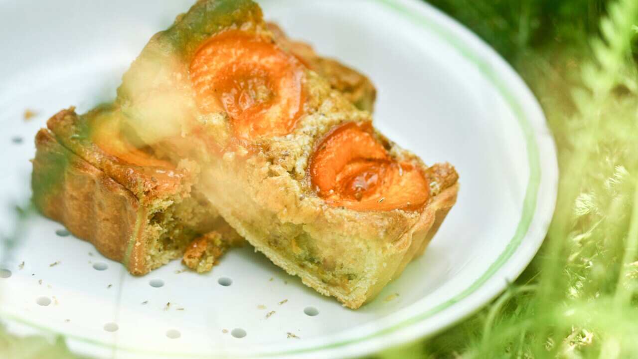 Apricot and pistachio tart (tarte à l’abricot et à la pistache)