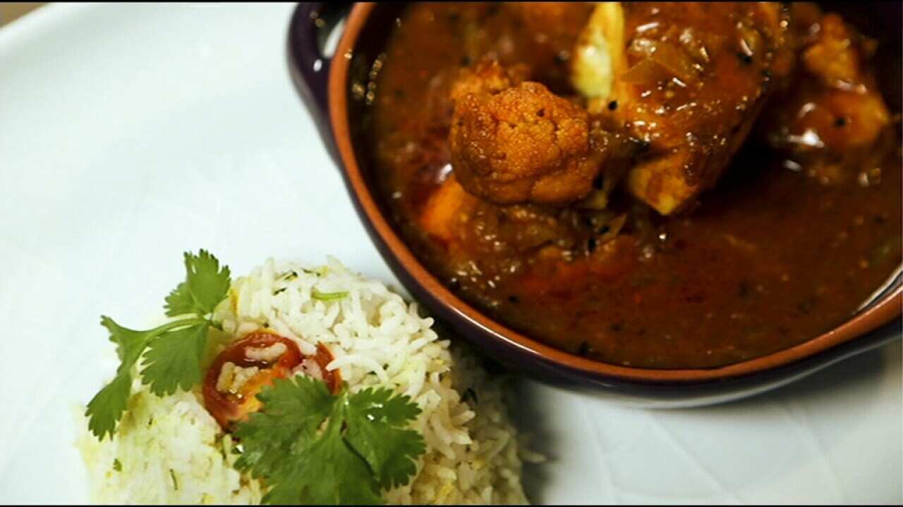  Fish in a Bengali-style sauce (macher jhol)