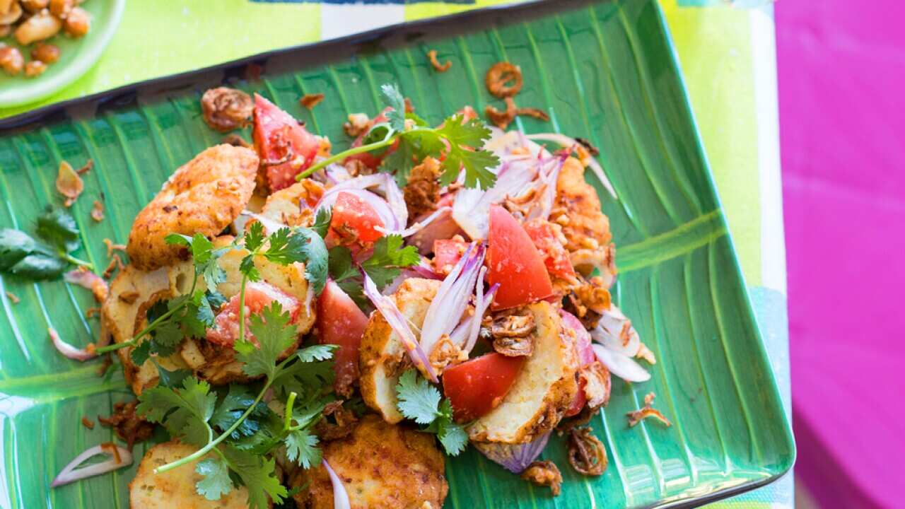 Fish cake salad (nga phe thoke)