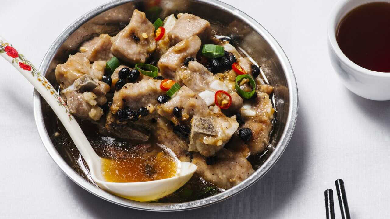 Ching pai kuat (Steamed pork ribs)