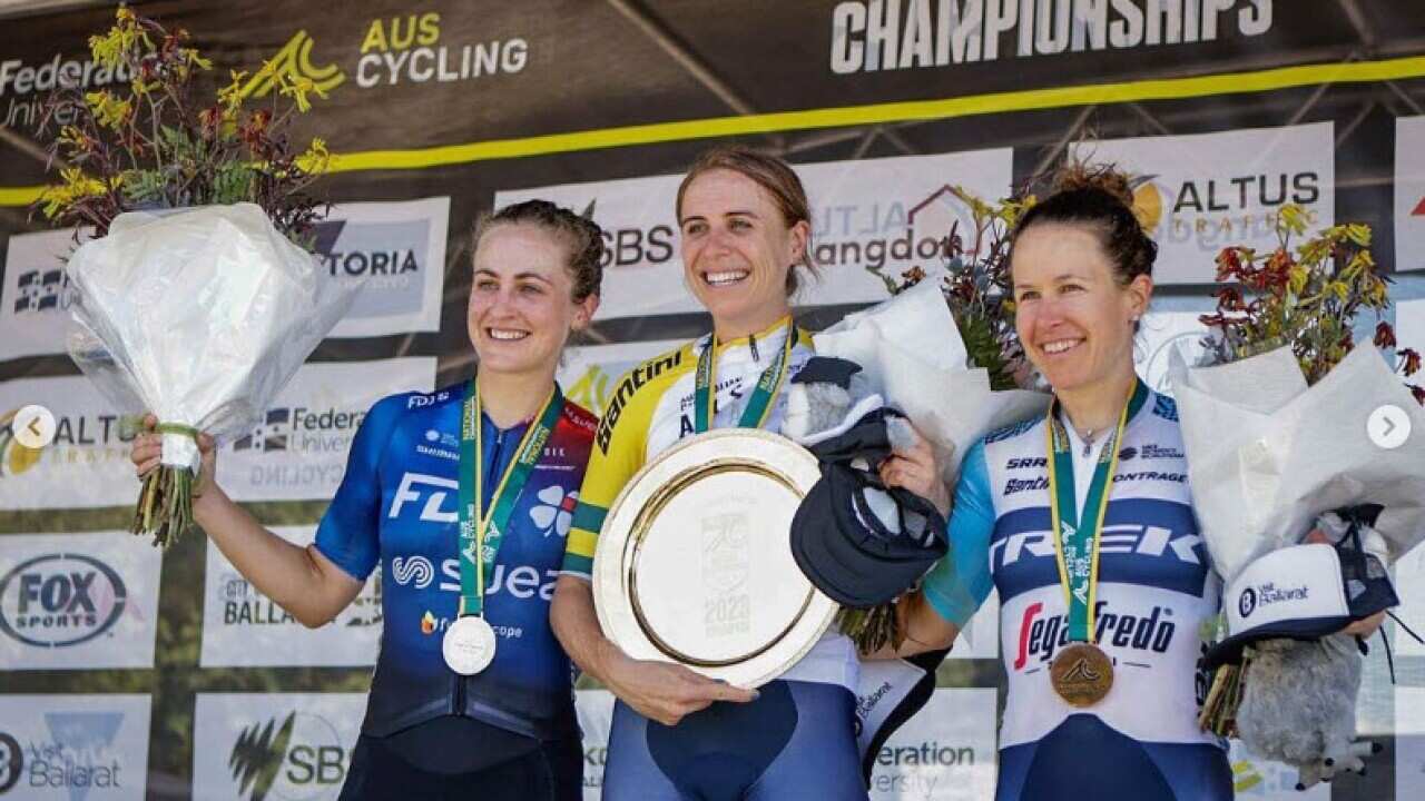 rnwomenpodium.jpg