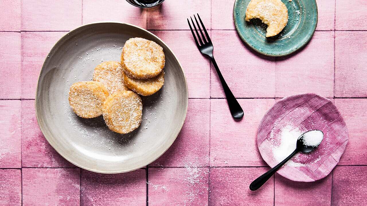 Fried sticky rice cakes