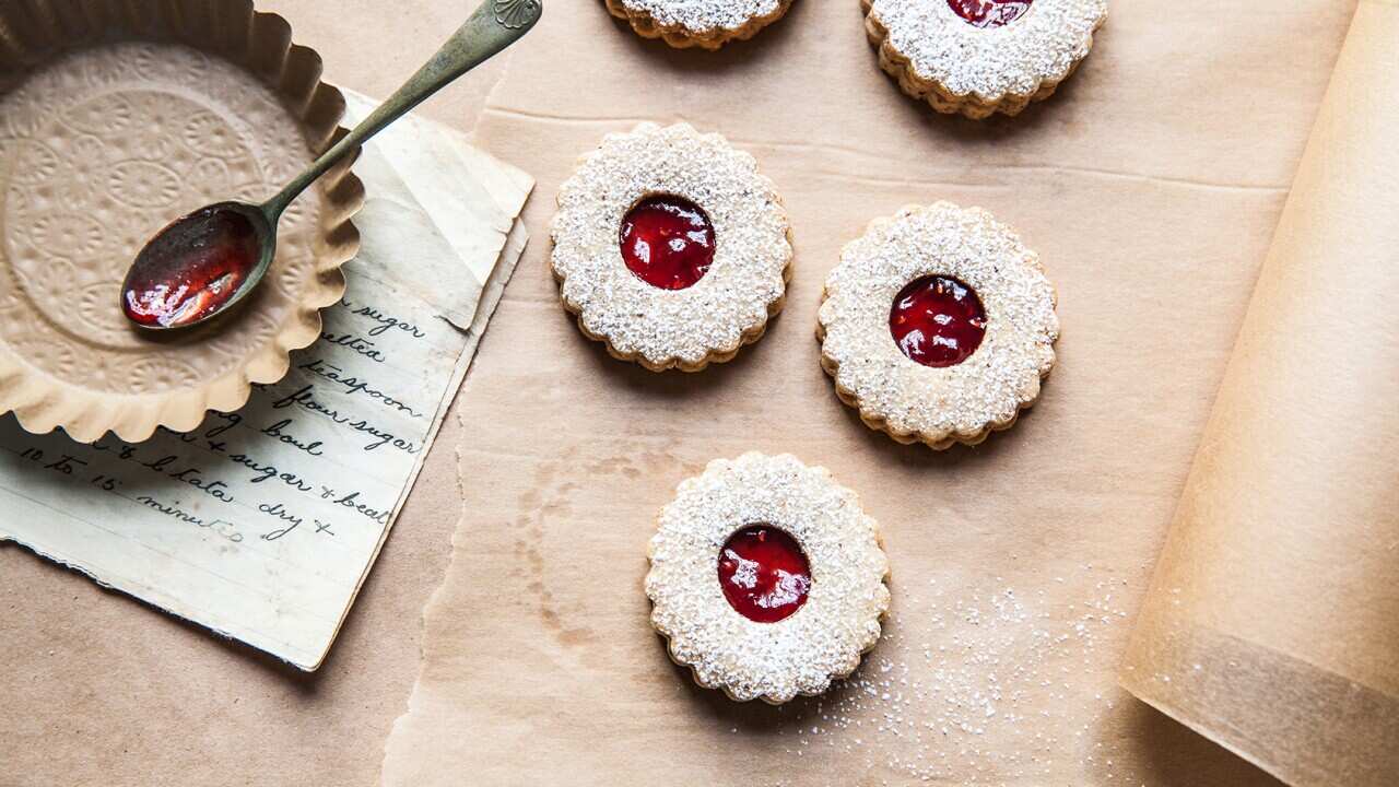 Linzer torte cookies