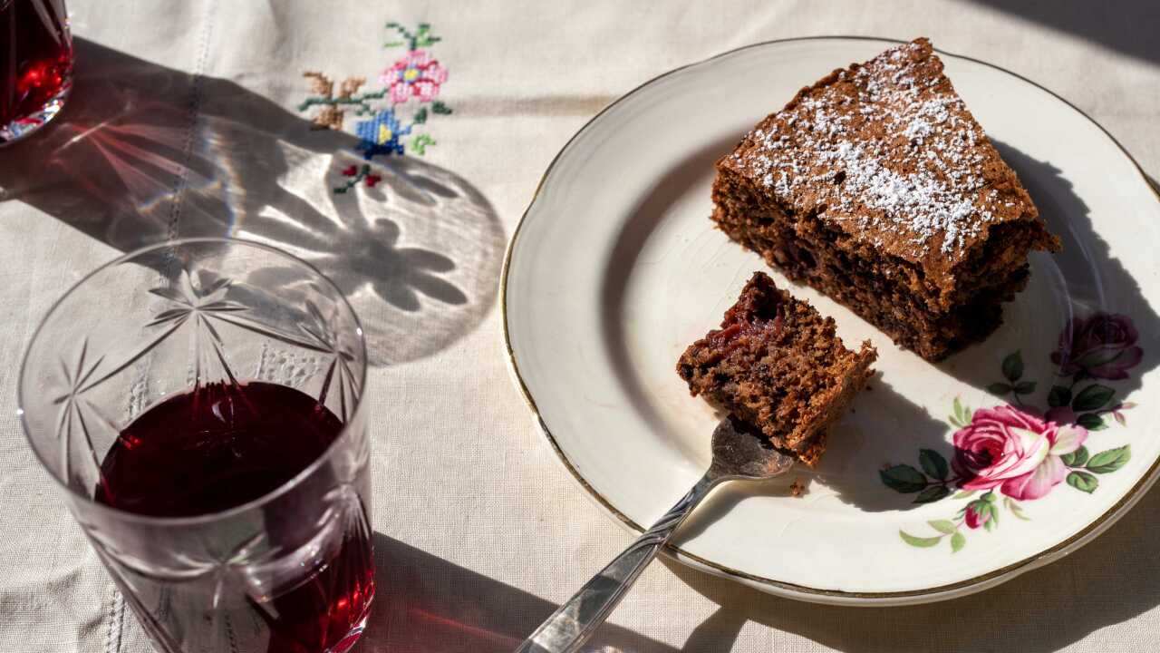 Spiced chocolate and sour cherry cake (Focaccia nera alle visciole)