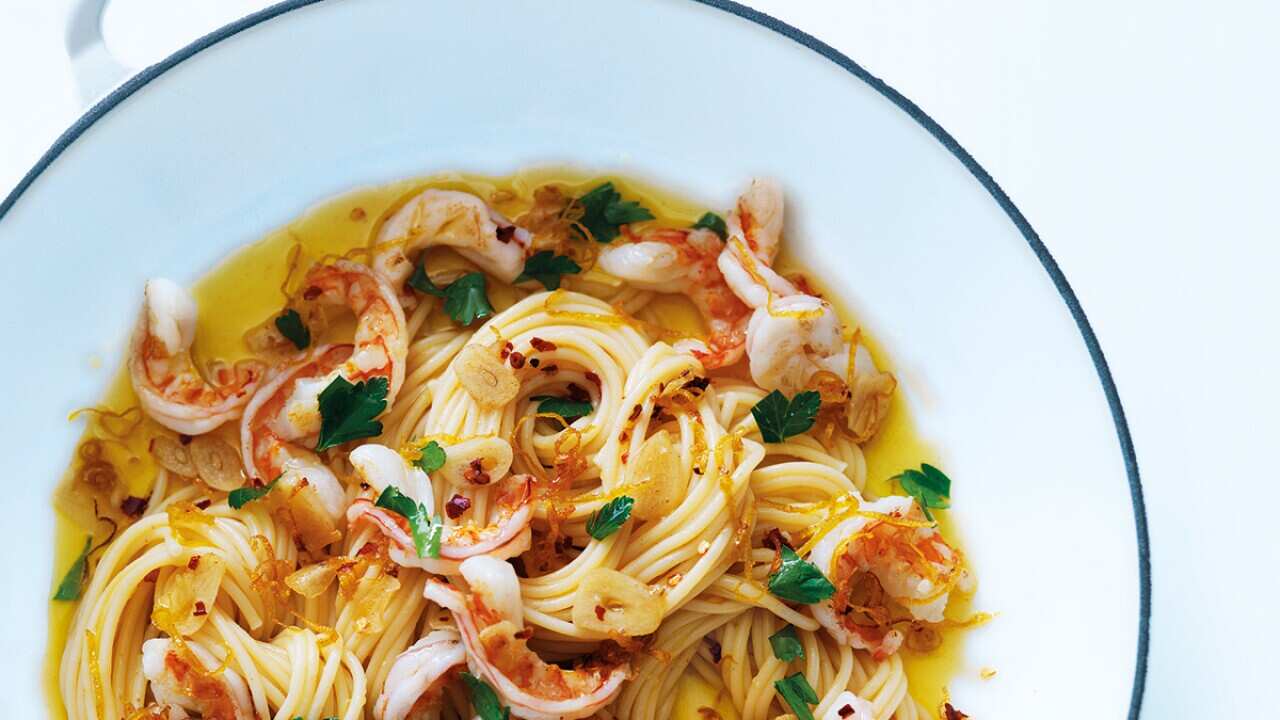 Garlic prawn pasta