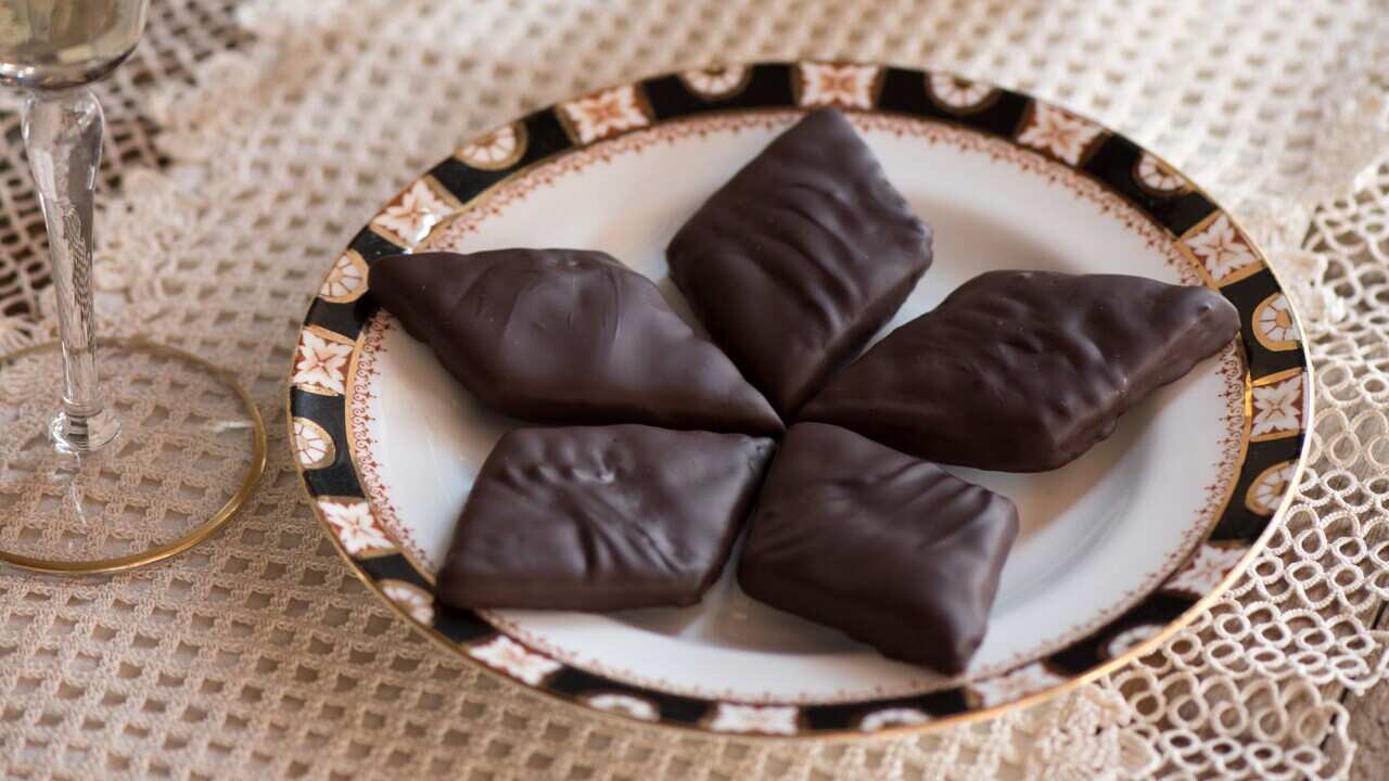 Chocolate diamond biscuit