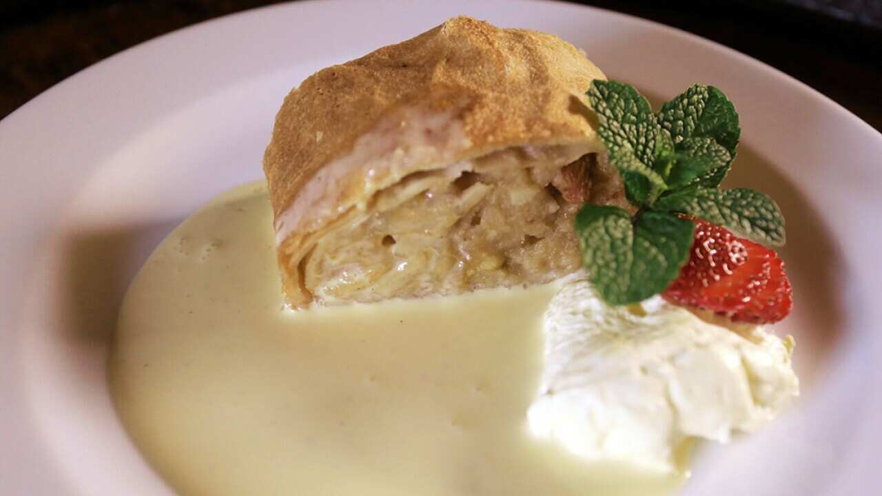 Apple strudel