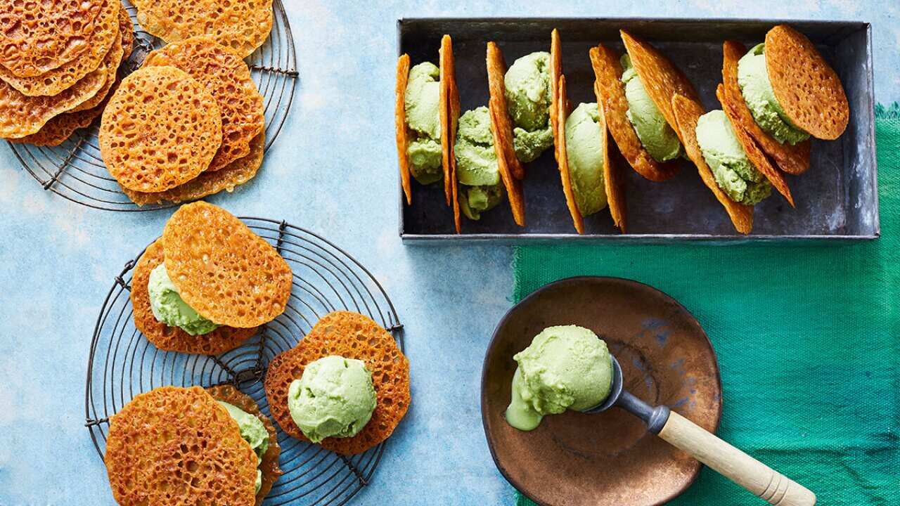 Green matcha sorbet with ginger wafers