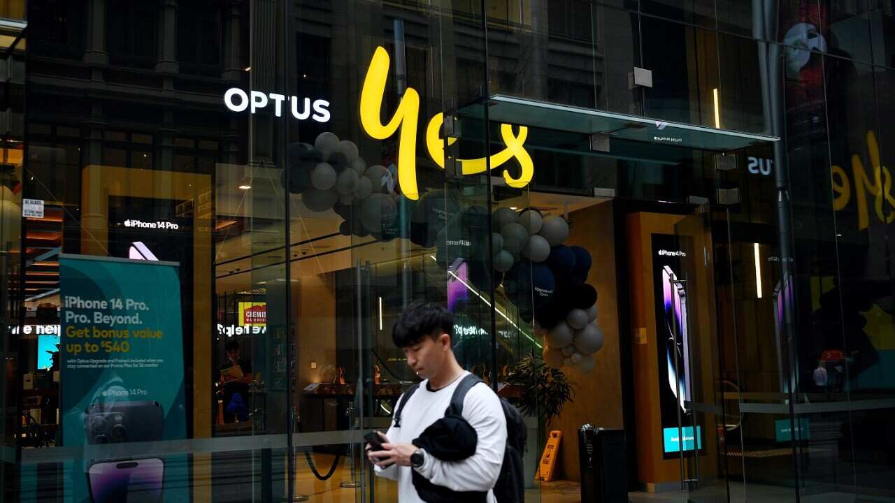 Optus customers who received text or email messages in a mass blitz at the long weekend say they are more confused than before.