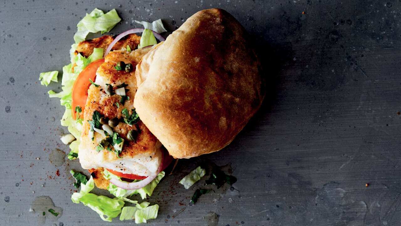 Balik ekmek (Turkish fish sandwich).