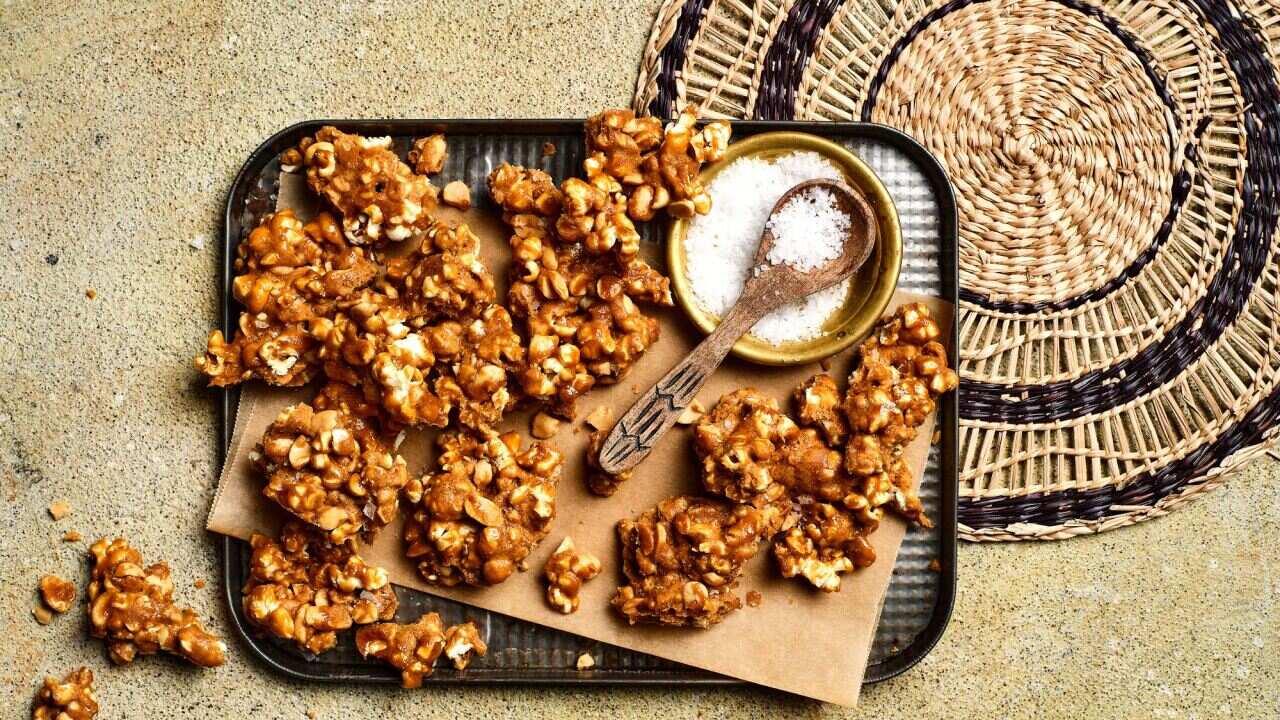 Peanut popcorn brittle (Ghana)