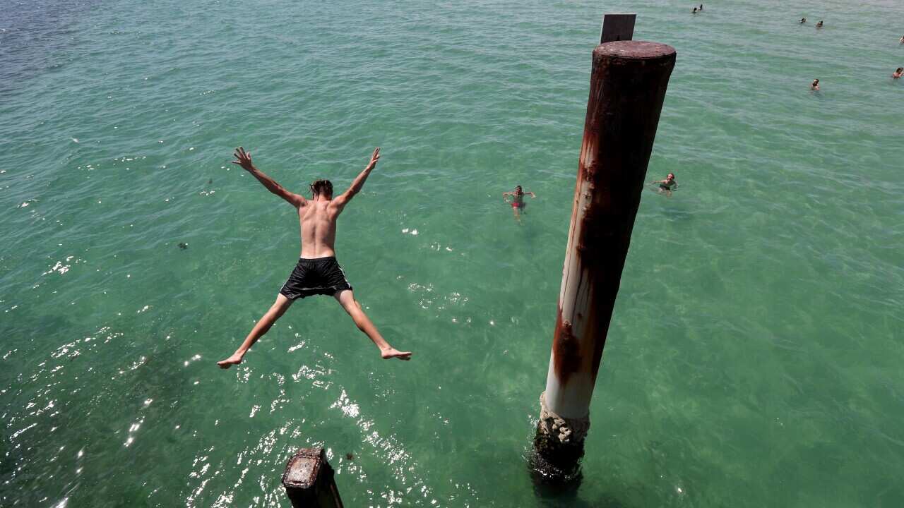 HOT WEATHER ADELAIDE