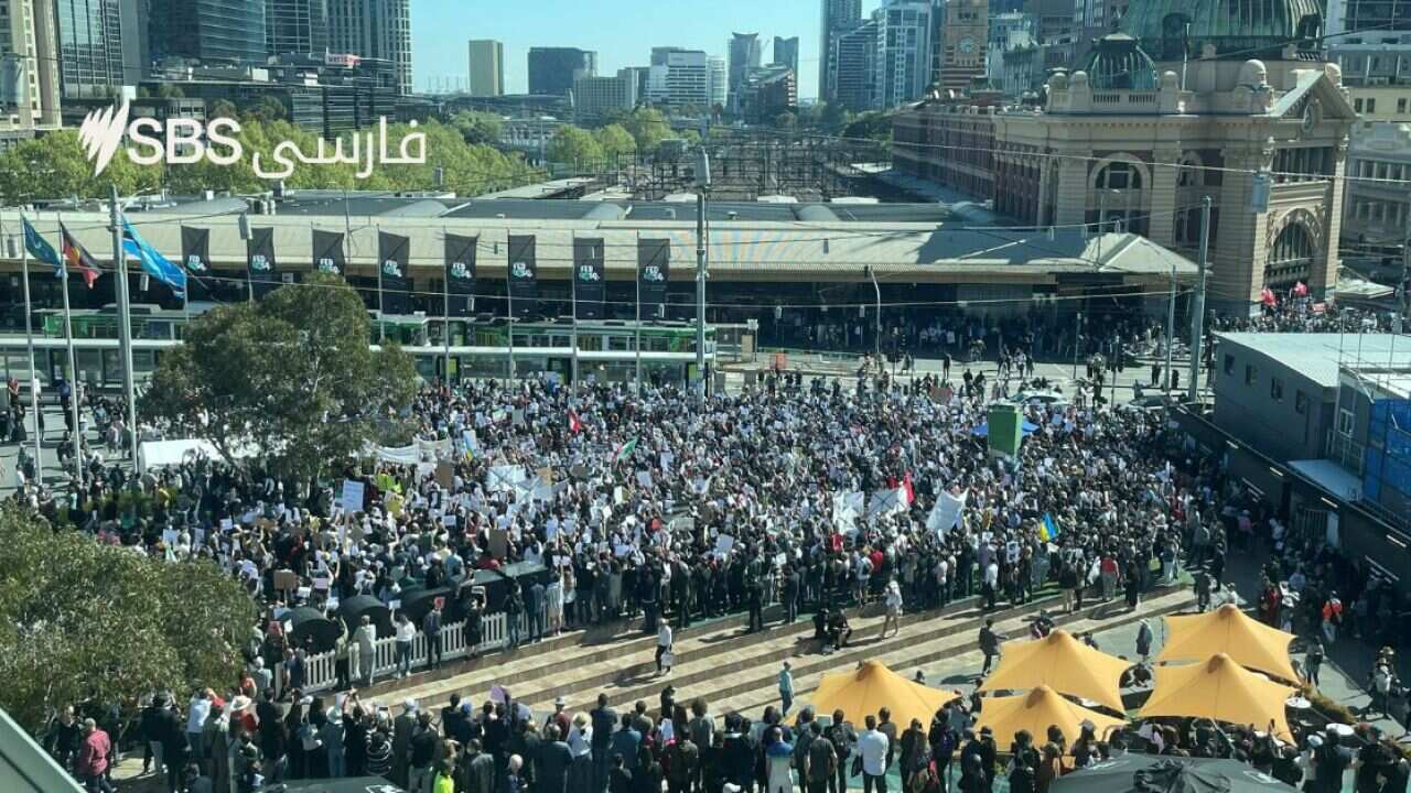 تظاهرات ایرانیان در شهر ملبورن در روز شنبه اول اکتبر در حمایت از اعتراضات سراسری در ایران