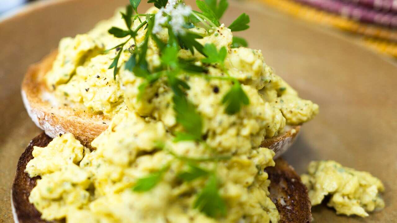 Scrambled eggs with sea parsley