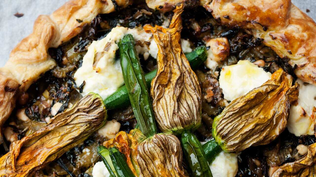 Corsican pie with zucchini flowers