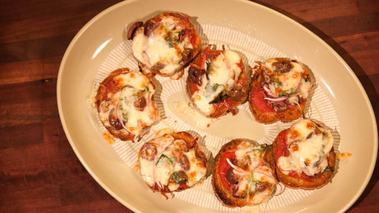 Baby salami pizzas