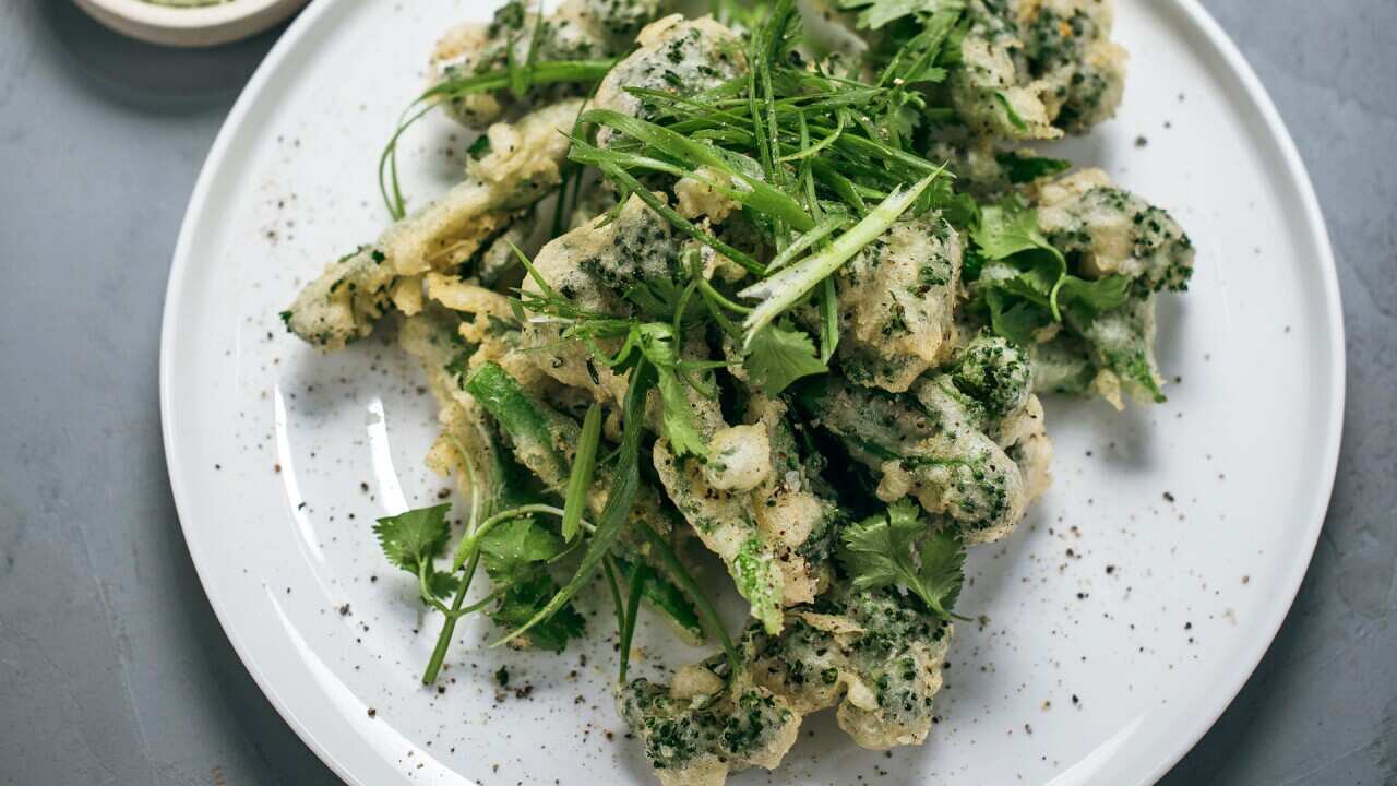 Salt and pepper broccolini