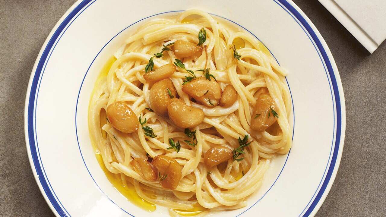 Pasta with confit garlic, goat’s cheese and thyme