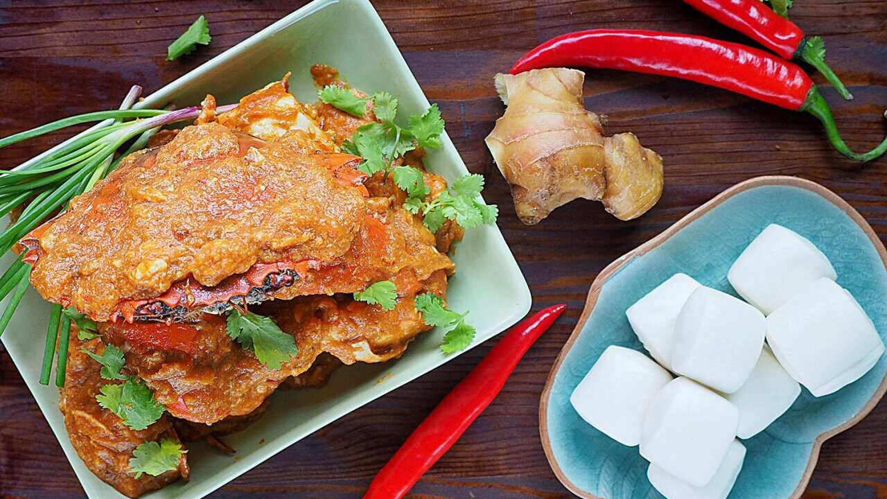 Chilli crab, served with steamed mantou