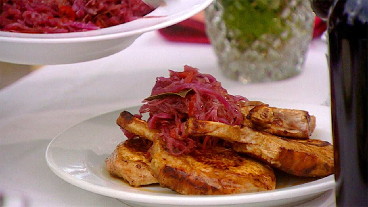 Pork cutlets served with braised red cabbage and green apples