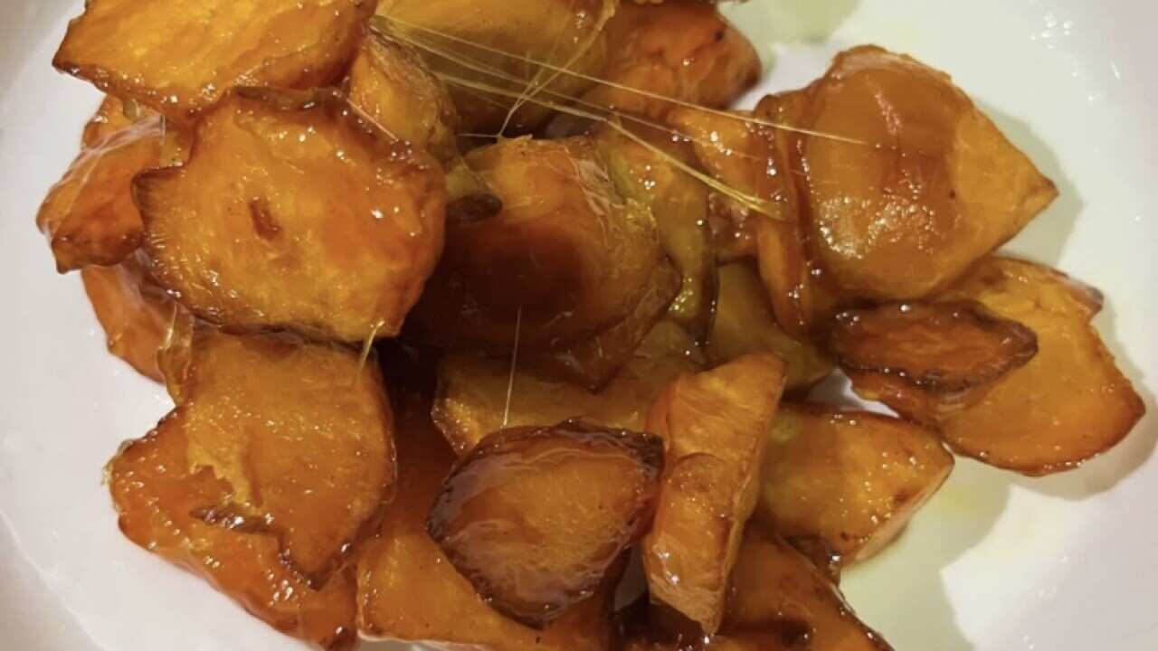 Ba si di gua (Chinese candied sweet potato).