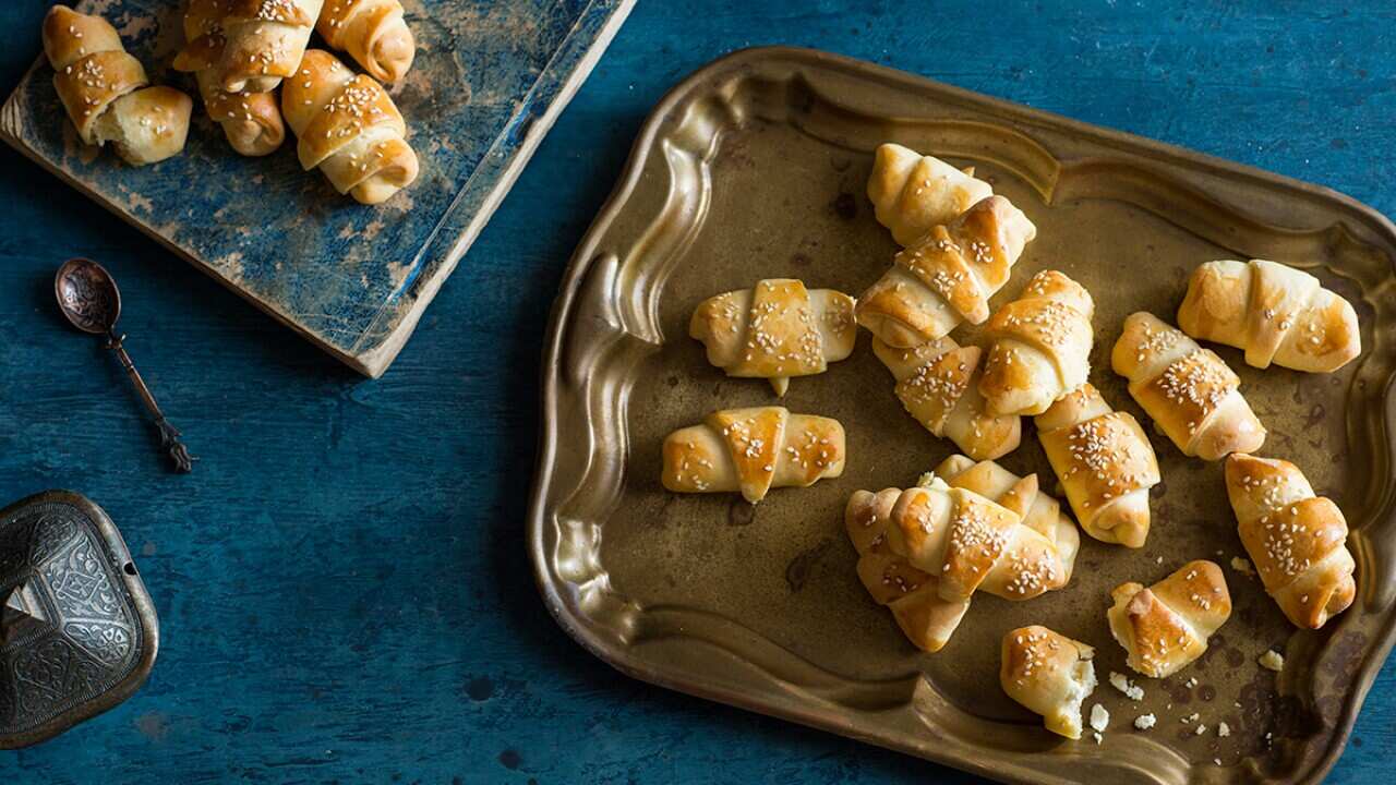 Mini cheese rolls