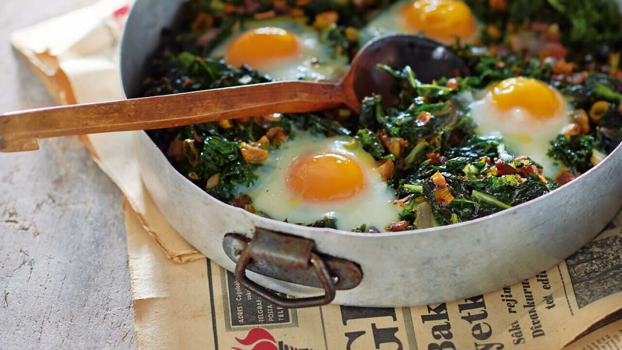 Cretan eggs with wild weeds