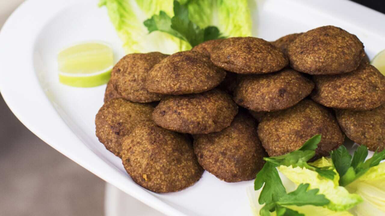 Cracked wheat and beef patties (trakht)