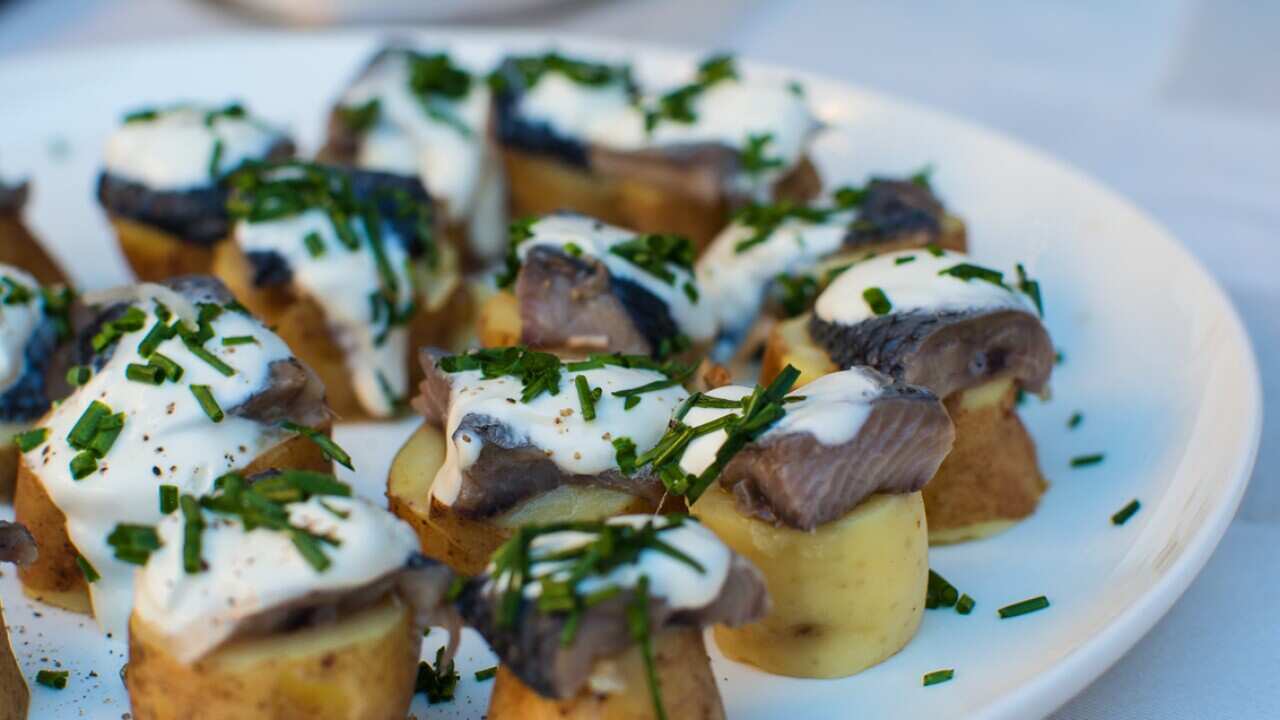 Chat potatoes with sour cream and pickled herring