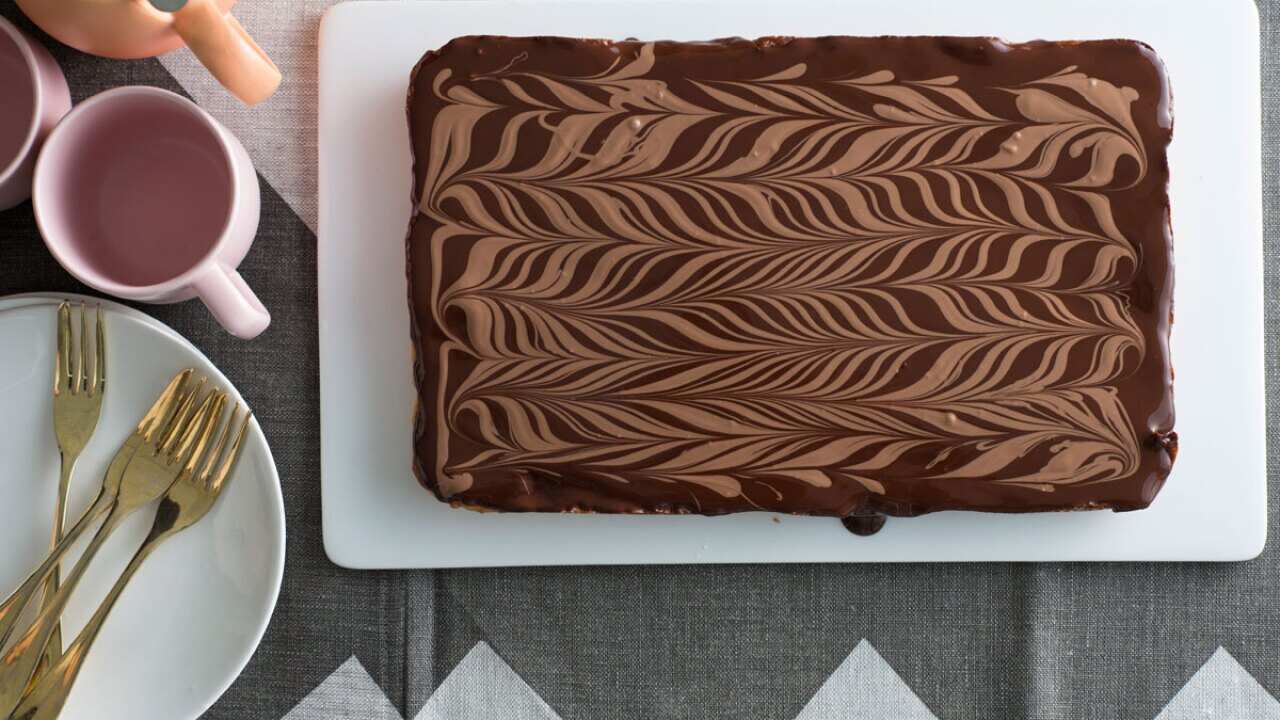 chocolate caramel slice