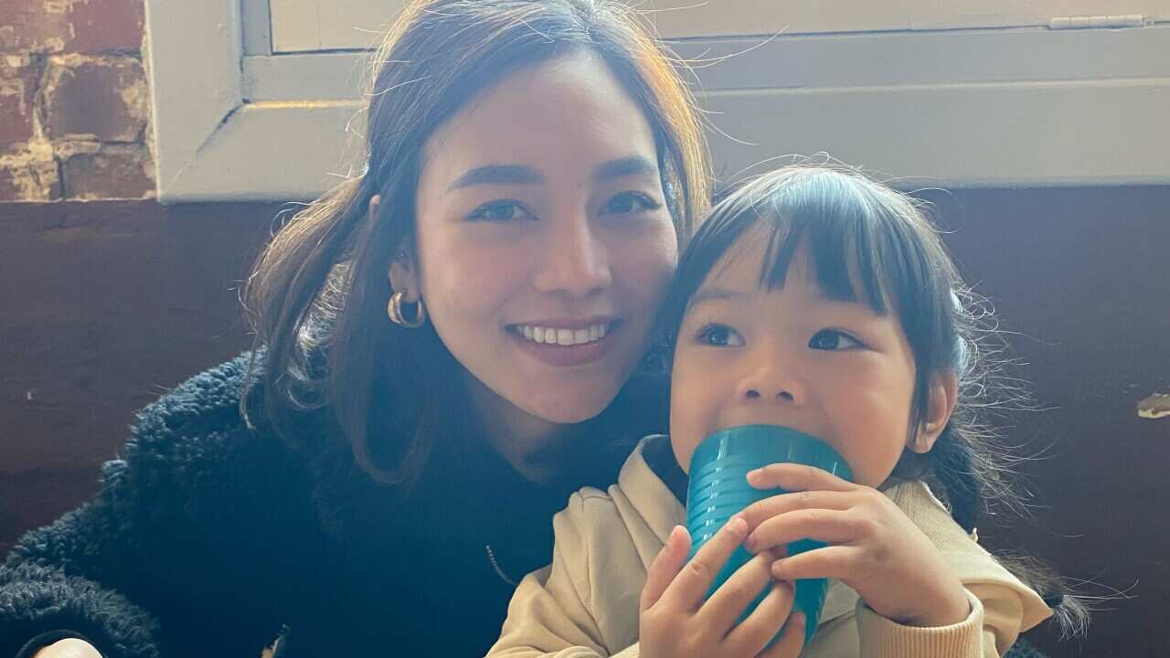 คุณแม่คนไทยและลูกสาว