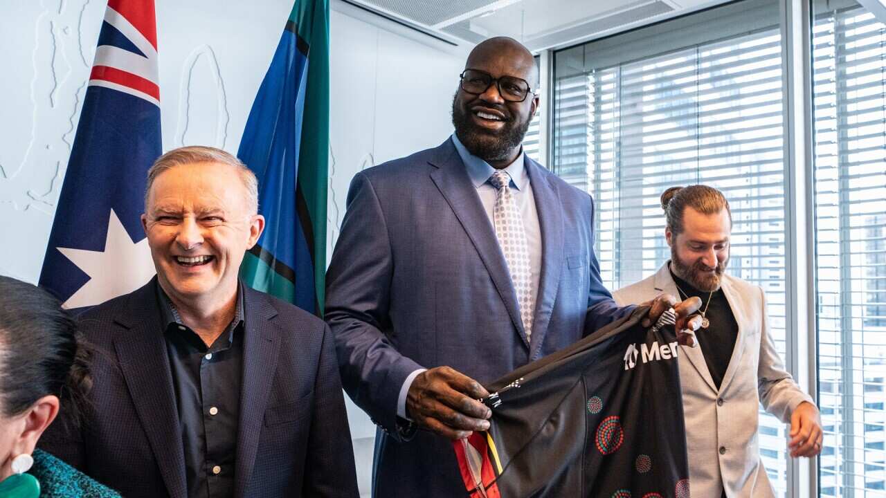 Former NBA star Shaquille O’Neal appeared briefly at a press conference with Prime Minister Albanese and Minister for Indigenous Australians Linda Burney on 27 August 2022. 