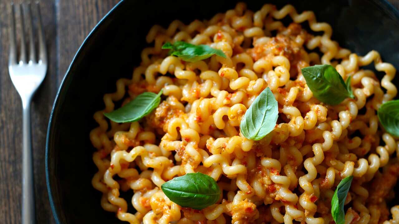 Sicilian pasta with tomatoes, garlic and almonds from Nigellissima