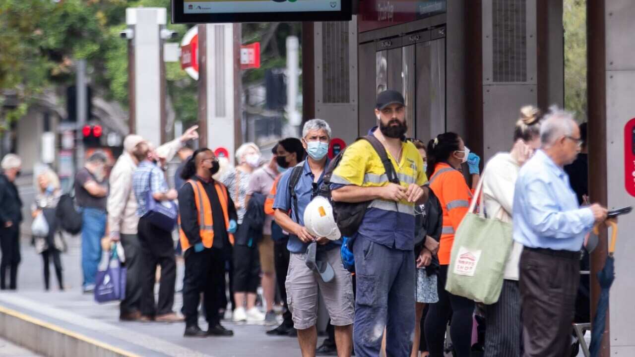 COVID-19 task force commander Lieutenant General John Frewen told a Senate estimates hearing that the under-40 age group lagged in booster uptake. (file)