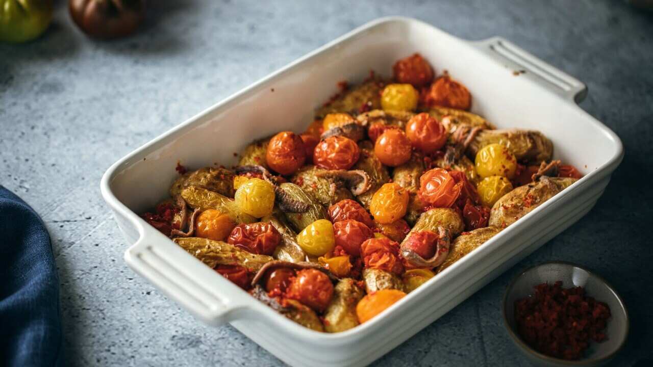 Roast potatoes with tomatoes and anchovies