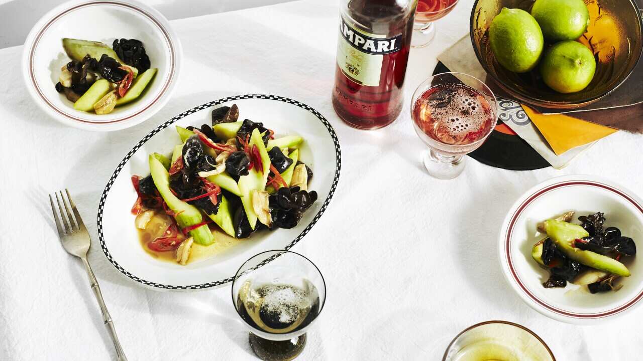 Stir-fried telegraph cucumber with garlic and sesame