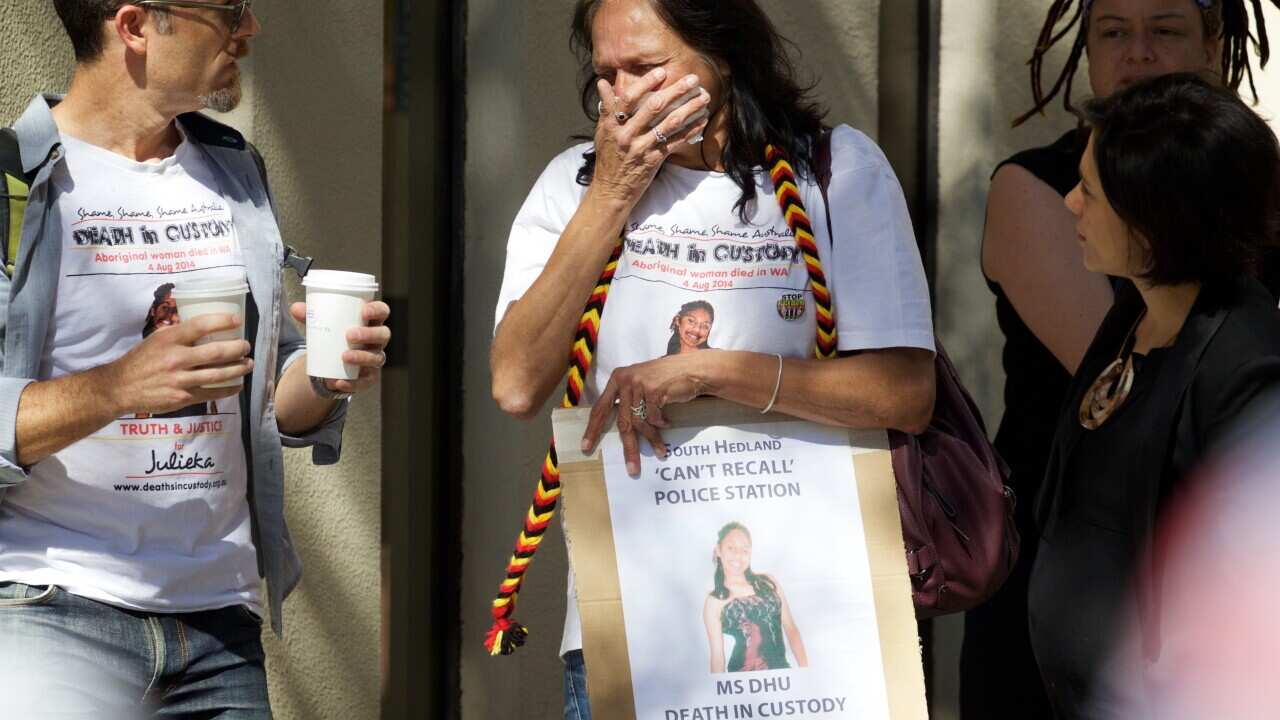 Della Roe, mother of Ms Dhu outside the coroner's court in Perth on Friday, Dec 16, 2016. The State Coroner is due to hand down findings into the death of Ms Dhu, who died in police custody in August, 2014. (AAP Image/Richard Wainwright) NO ARCHIVING