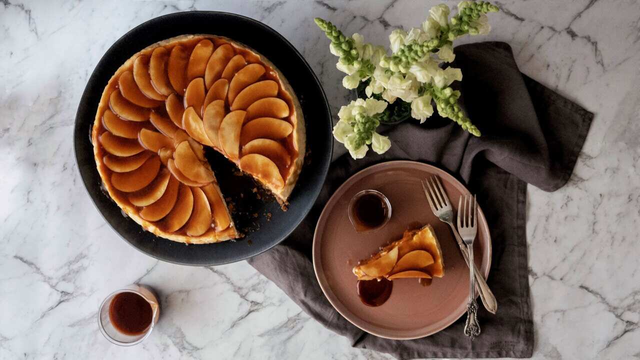 Pretzel base cheesecake with caramel apples