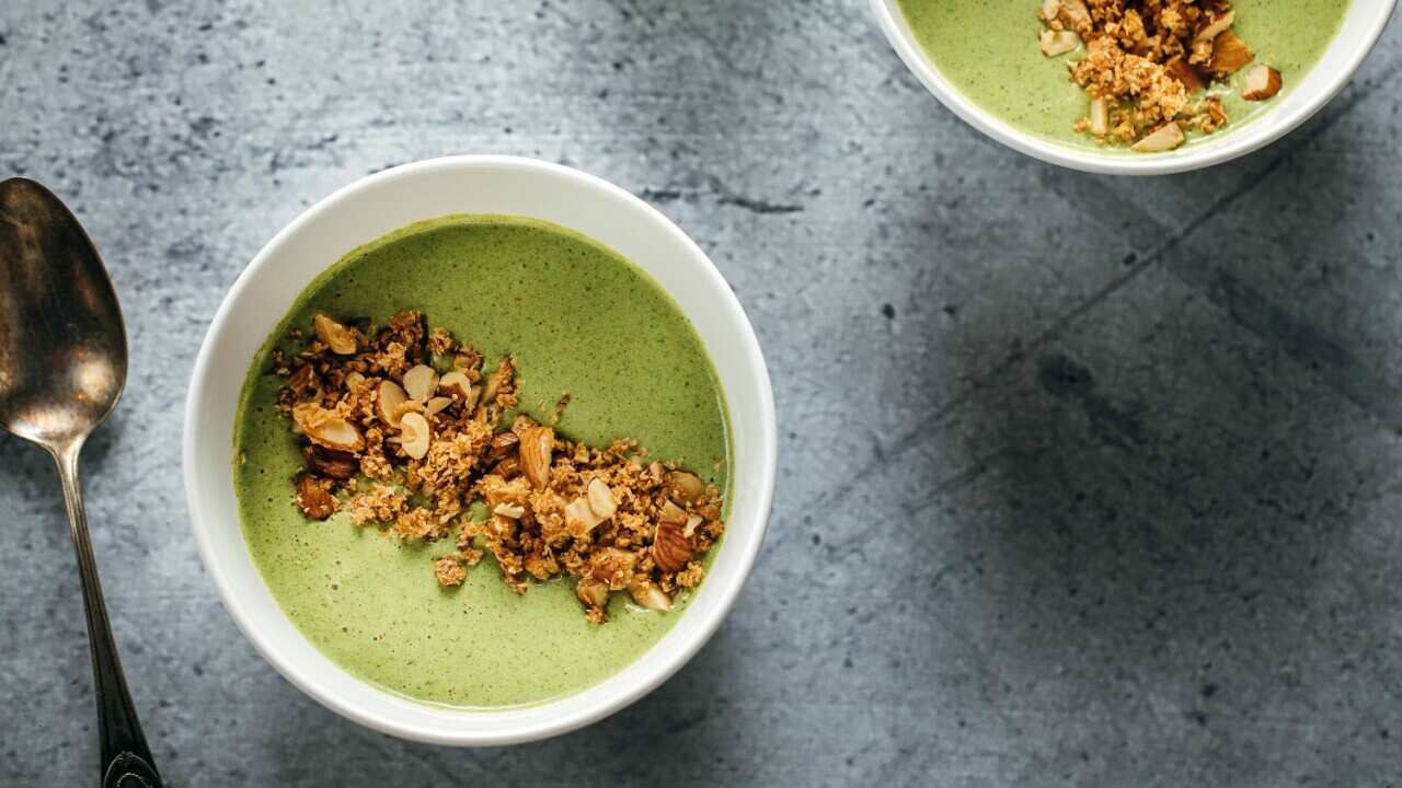 Green apple pie smoothie bowl